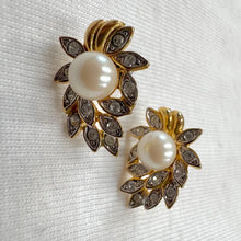 Vintage Gold Tone Pearl & Rhinestone Floral Stud Earrings