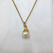 Vintage Pearl Jewelry Set – Gold Tone Necklace & Clip-On Earrings with Gift Box