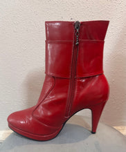 Vintage Red Patent Leather Bow Ankle Boots – Stiletto Heel, Pre-Loved Statement Style
