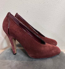 Burgundy Suede Bow-Front Platform Heels – Vintage Classic