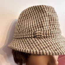 Vintage Tweed Cap | Brown & Cream Houndstooth Newsboy Hat | European Vintage | 53cm