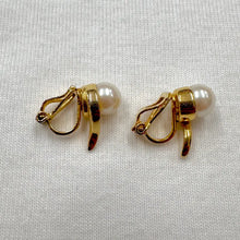 Vintage Pearl Jewelry Set – Gold Tone Necklace & Clip-On Earrings with Gift Box