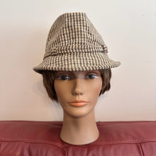 Vintage Tweed Cap | Brown & Cream Houndstooth Newsboy Hat | European Vintage | 53cm