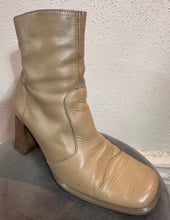Vintage 90s Beige Leather Ankle Boots – Wooden Block Heel