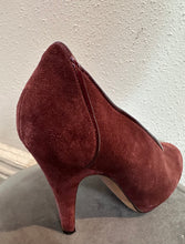 Burgundy Suede Bow-Front Platform Heels – Vintage Classic