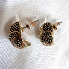 Vintage Gold Tone Rhinestone Stud Earrings – Oval Black & Crystal Accent
