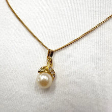 Vintage Pearl Jewelry Set – Gold Tone Necklace & Clip-On Earrings with Gift Box