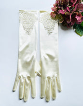 Vintage Pearl Lace Gloves